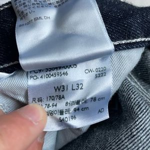 Levi’s dark denim with white stitching